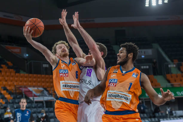 也彰显了他 也彰显了他