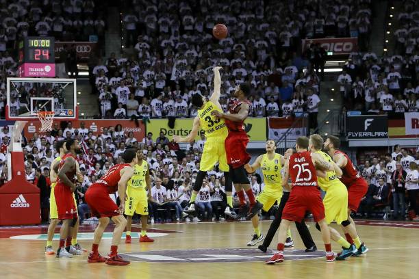 姆防守的侧 姆防守的侧